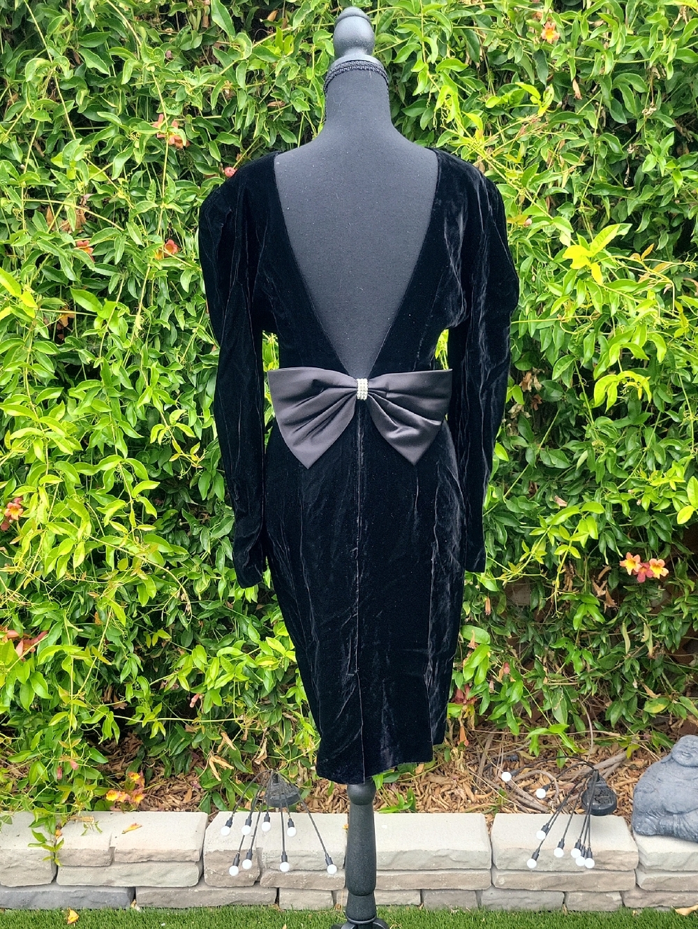 Vintage Black Velvet Open Back With Bow Detail Cocktail DRESS